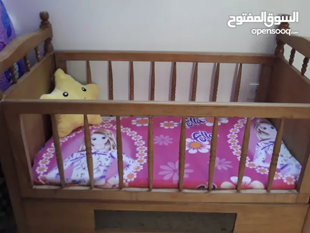 تخت أطفال زان بالكامل للبيع إلى عمر 5 سنوات......... ...............................................
