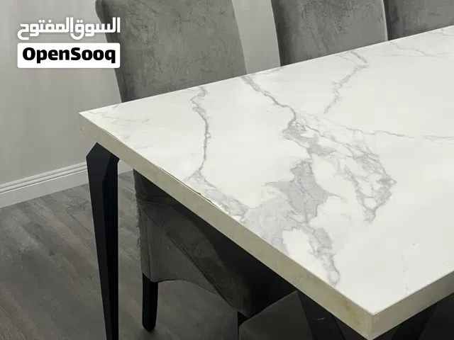 طاولة مستعملة ماربل بدون كراسي تكفي 6 اشخاص