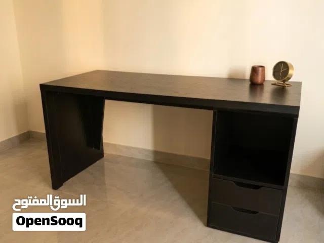 ميز حاسبة طول 150 سم و عرض 60 و ارتفاع 73