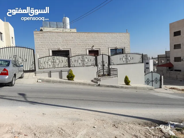 165 m2 5 Bedrooms Townhouse for Sale in Amman Abu Alanda