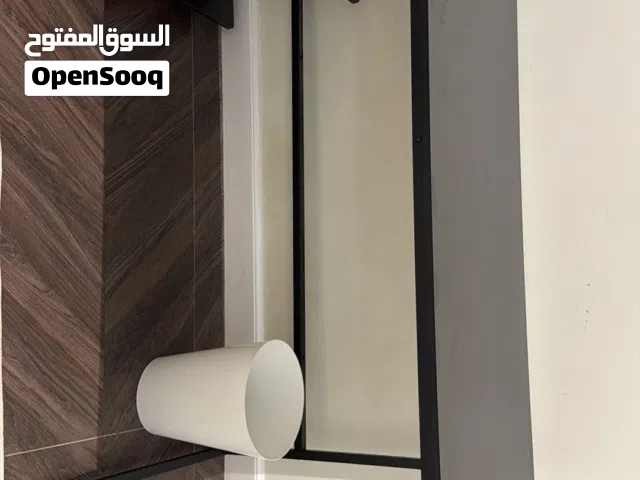 طاولة نظيفة مستعملة شهر فقط