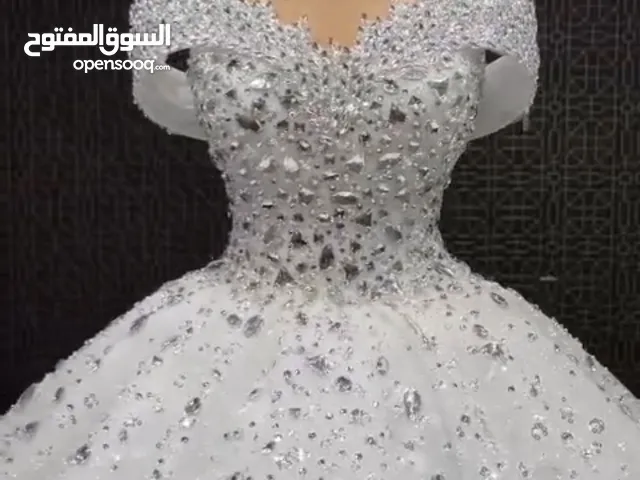 كل فستان هو بداية لقصة جديدة... دعينا نكون جزءًا من قصتكِ الخاصة.