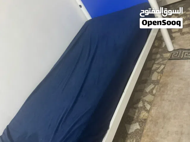 سرير مع مندر للبيع