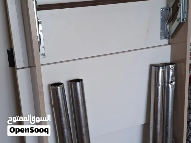 طاولة اكل 1.30 cm بحالة جيدة تنفتح