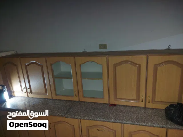مطبخ خشب لاتية 18م مع رخامه كامل للبيع مع العلم الرخام تقريبا 4 متر