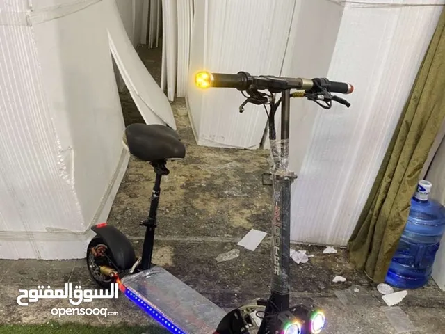 سكوتر استعمال دريوليه فلبينيه و استعمال اقل عن شهر و ماشي 71 كيلو فقط و بقراطيسة و بدون حوادث