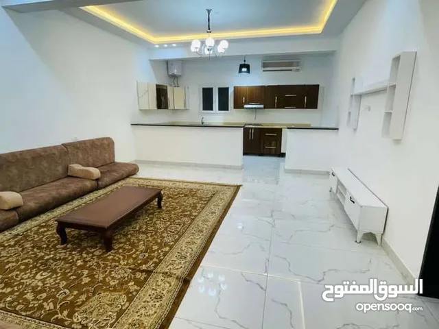 منزل لليجار ب القرب من كوبري سوق الجمعة الطريق مقطرنا يتكون من 3 غرف واحد حمام ووسط حوش كبير ومطبخ