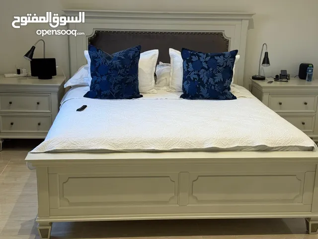 Home Center Full bedroom set. غرفة نوم جديدة في حالة ممتازة، كاملة