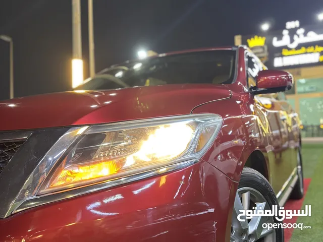 Nissan pathfinder platinum 2013 4wd