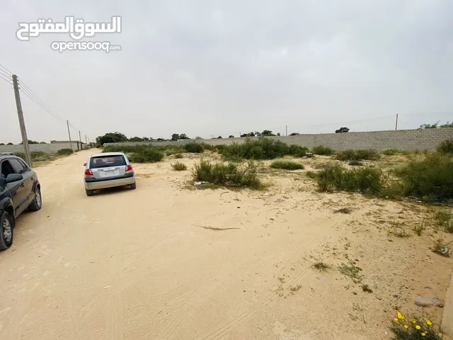 قطعه ارض للبيع مسحتها 500م واصلها الضي