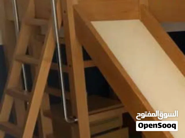 كرسيين للطفلين