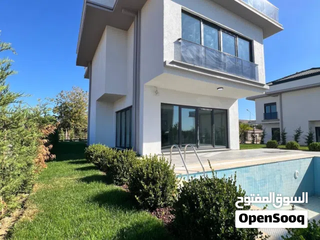 250 m2 5 Bedrooms Villa for Sale in Istanbul Büyükçekmece