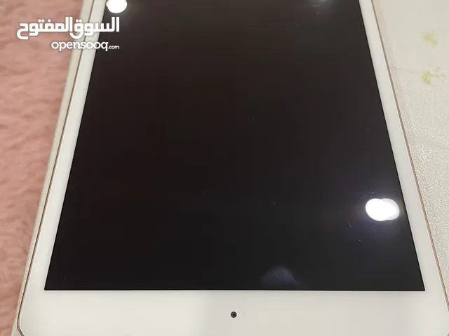 ايباد الجيل الثامن حجم الذاكرة 32 .