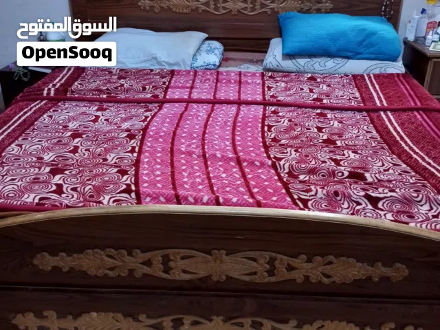 سرير للبيع