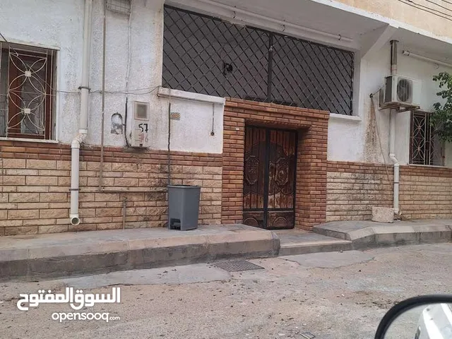 منزل ارضي للبيع في الفرناج الساليطه بالقرب من مصحة طرابلس