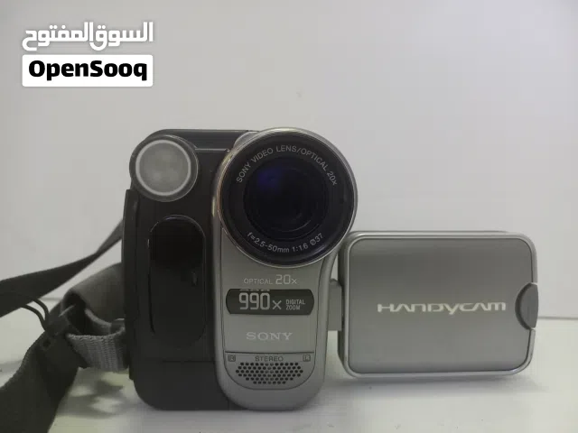 كامرة فديو نوع سوني حجم الكاسيت 8ملم صناعه ياباني اصلي نظيفة جداً جداً استخدام قليل مع كافة ملحقاتها