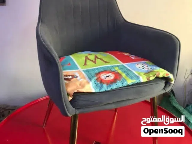 طاوله طرابيزه خزانه جزامه storage and chair and table