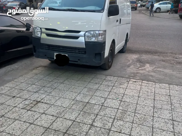 toyota hiace 2018