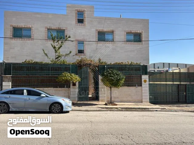مجمع صناعات خفيفة استثماري للبيع في أبو علندا / على شارع رئيسي عريض