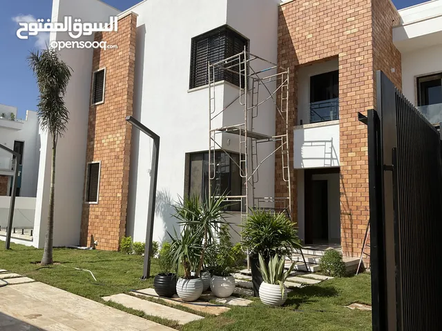 فيلتين للبيع تشطيب 2025 في نفس قطعة الأرض خلف فينيسيا وبالقرب من عيادة دار الأشعة