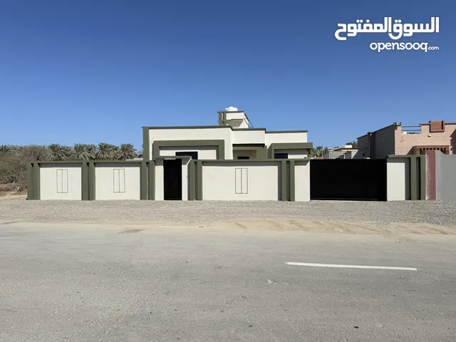 منزل للبيع في صحار الفاتك وحي الرفعه مع إمكانية تسديد القروض الشخصية ان وجد.