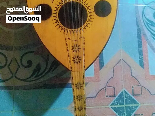 العود للبيع أمورة طيب وصوته جيد وقوي العود صناعة مصرية للبيع او للبدل
