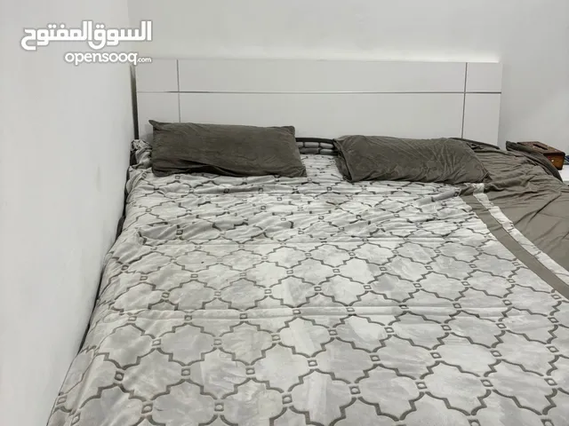 سرير نضيف. جدا مع مرتبه180*200