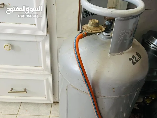 Bed and gas cylinder