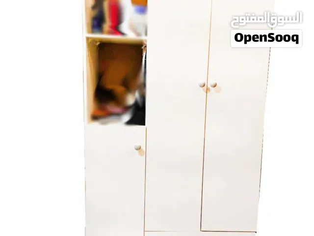 خزانة شباب بحالة ممتازة