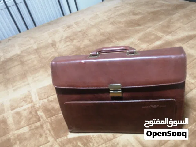 منقل شوي وشنطه جلد اصلي وكاميرا للمنزل تشبك ع الشاشه