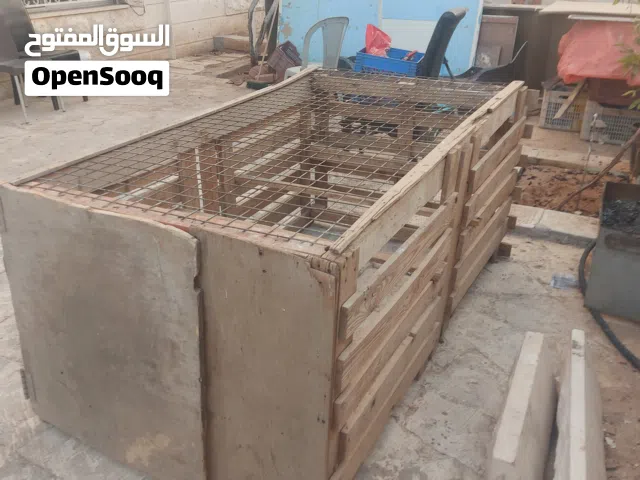 قفص خشبي للحيوانات  الطول 180cm والعرض100cm أو للبدل على بيسي