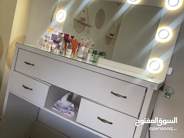 بيرو لاتيه ابيض مع اضاءه