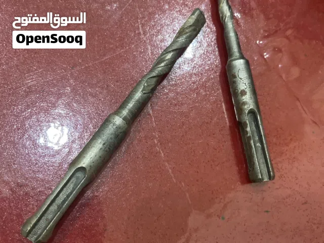 Perceuse avec 2 accessoires tres bon état