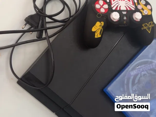 سوني فور ون تيرا استعمال بسيط جدا مع شريط لعبه واتش.دوق ويوجد داخله كثير من اللعاب