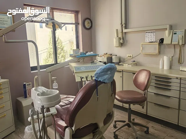 عيادة طب اسنان للبيع في موقع مميز في شارع الخالدي