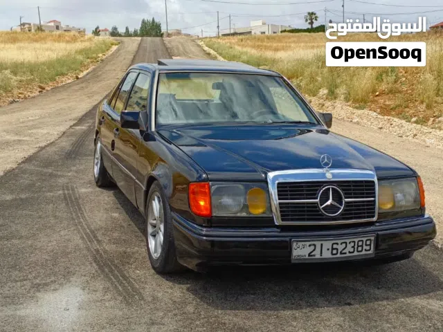 1990 مرسيدس بنز الفئة-E E 200
