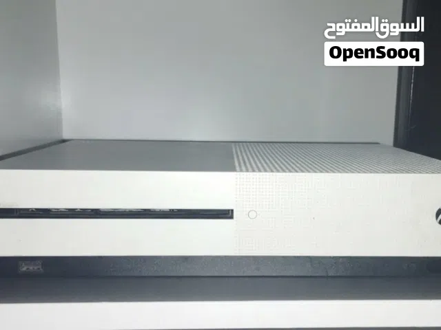 Xbox One S 1TB مع GTA V – نظيف