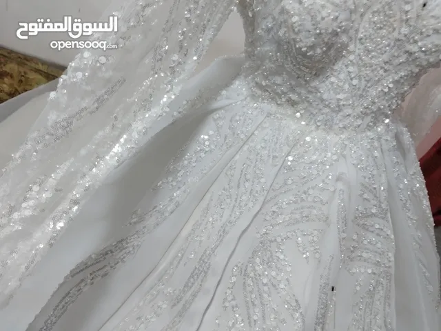 فستان عروس ابيض
