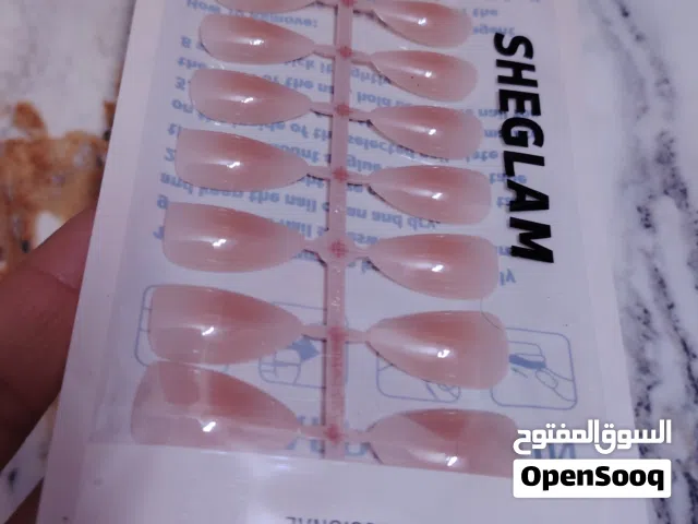 اظافر لاسقه