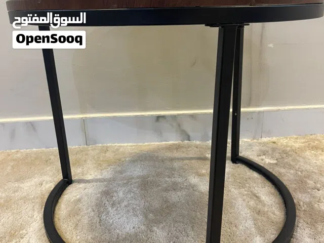 طاولات ضيافة اللون بني