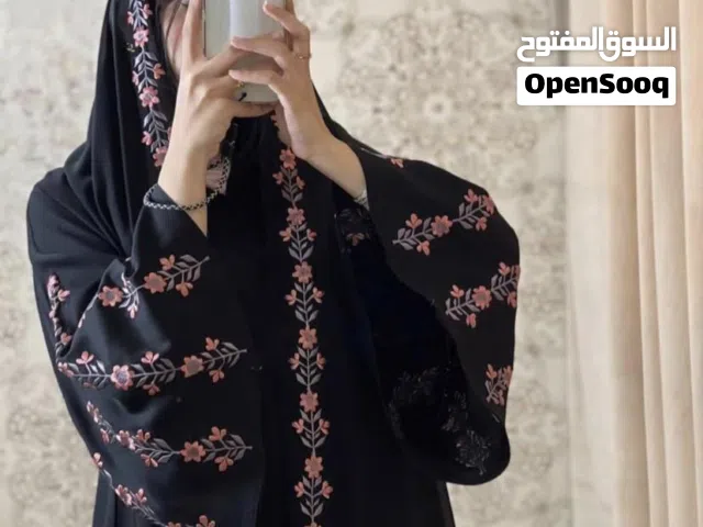 يسعد مساكم صبايا وفرت كميه من هاي العبايه الترند بتجنن  عبايات أنيقة بتصاميم مميزة  متوفرة