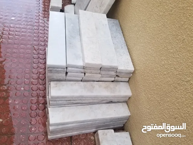 بلاط رخام ابيض ملكي مجلي طبيعي سعر المتر المربع 10 الف ريال عرض 10 سم و طول (50سم ، 70سم) و سمك 3 سم