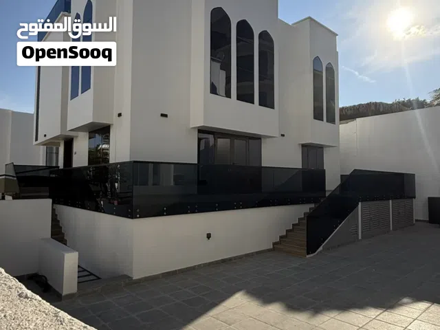 فلة بتشطيب راقي وفخم مؤثثة بالكامل ومكيفة - من المالك مباشرة - جاهزة للاستلام الفوري - في القرم