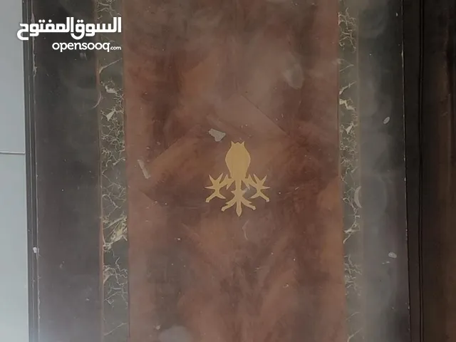 للبيع طاولة خشب بسعر 15د
