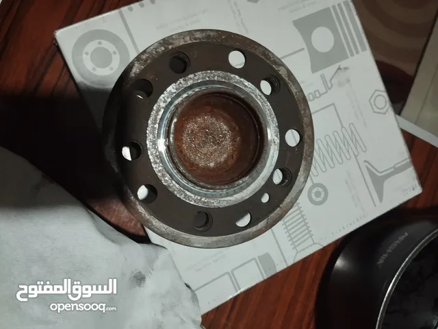قطع غيار مرسيدس بحاله جيده للبيع هي كما بالصوره