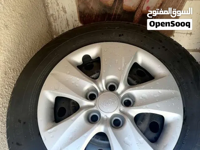 طقم جنط حديد اصلي بحالة ممتازة مع 4 فردات كوشوك بحالة جيدة و 4 طاسات أصلية