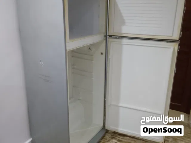 بضاعتها ب الكامل موجودة عجباتك تجي تشوفها لفريز ثلج التلاجة لو مش زايدة خسارة