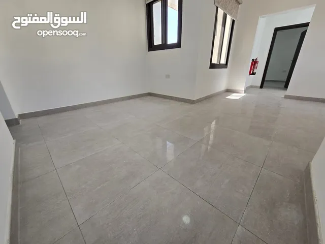 شقه للايجار شامل الكهرباء مع المكيفات في أم الحصم
