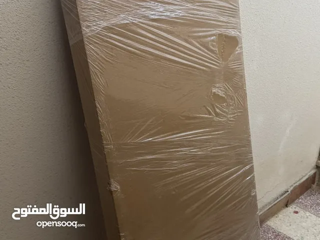 طاولة K جديد بلون اسود