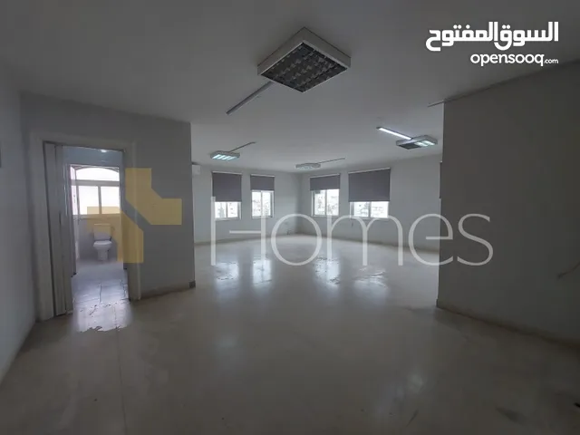 مكتب مقسم و جاهز  للايجار في عمان - ام اذينة , بمساحة 270م